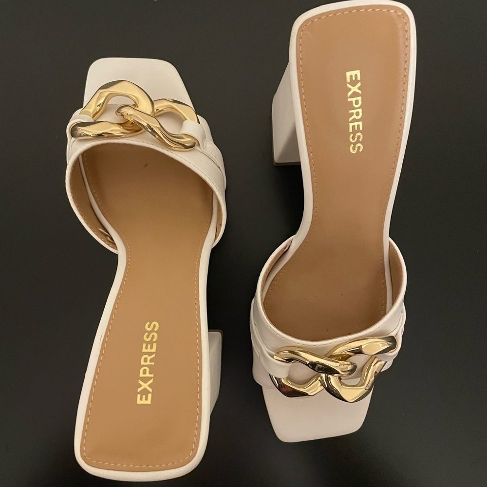 👗👠HOST PICK👗👠

Express Chic White and Gold Block Heeled Mules - Picture 5 of 6